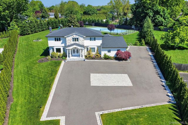 4 Cropley Court, Melville, NY 11747
