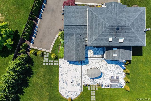 4 Cropley Court, Melville, NY 11747