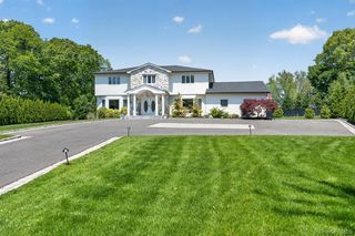 4 Cropley Court, Melville, NY 11747