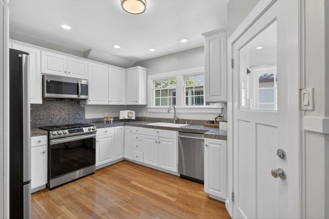 2702 Donner Way, Sacramento, CA 95818