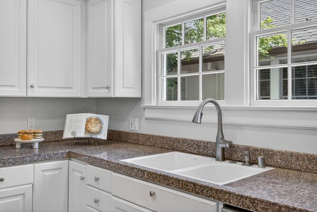 2702 Donner Way, Sacramento, CA 95818