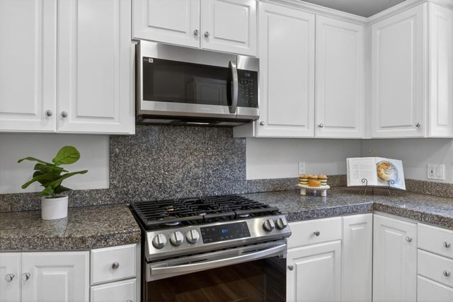 2702 Donner Way, Sacramento, CA 95818