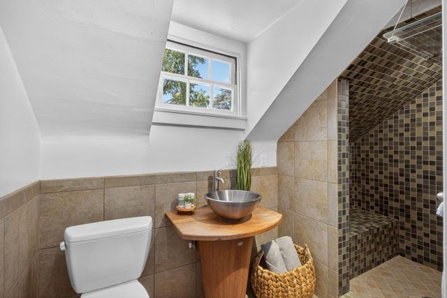 2702 Donner Way, Sacramento, CA 95818