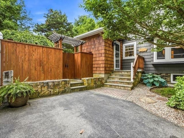51 Fruit St Ext, Milford, MA 01757