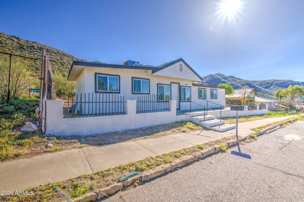 300 N MAGMA Avenue, Superior, AZ 85173