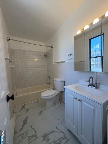 207 15th Street 31, Jersey City, NJ 07310