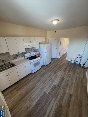 207 15th Street 31, Jersey City, NJ 07310