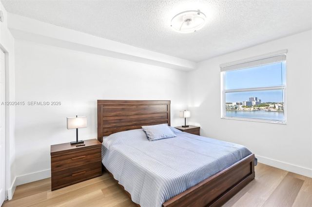 17150 N Bay Road 2808, Sunny Isles Beach, FL 33160