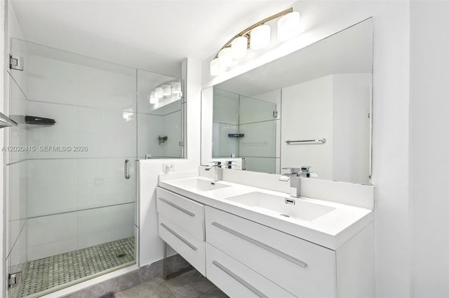 17150 N Bay Road 2808, Sunny Isles Beach, FL 33160
