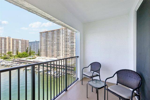 17150 N Bay Road 2808, Sunny Isles Beach, FL 33160