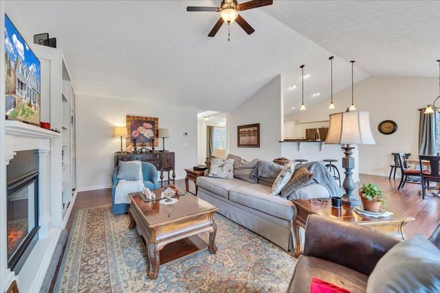 1074 Blueberry Hill CT, Vinton, VA 24179