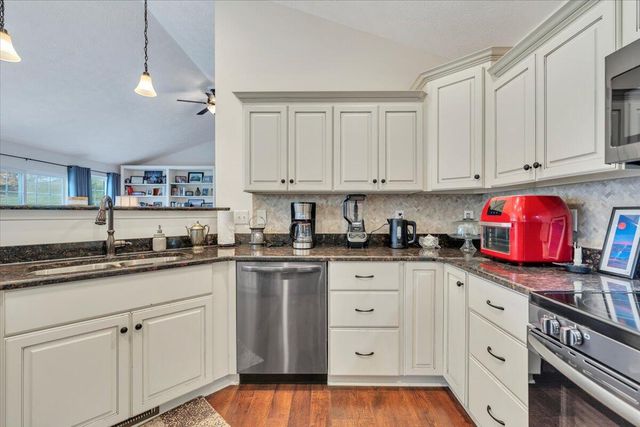 1074 Blueberry Hill CT, Vinton, VA 24179