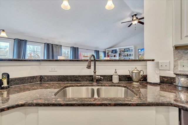 1074 Blueberry Hill CT, Vinton, VA 24179