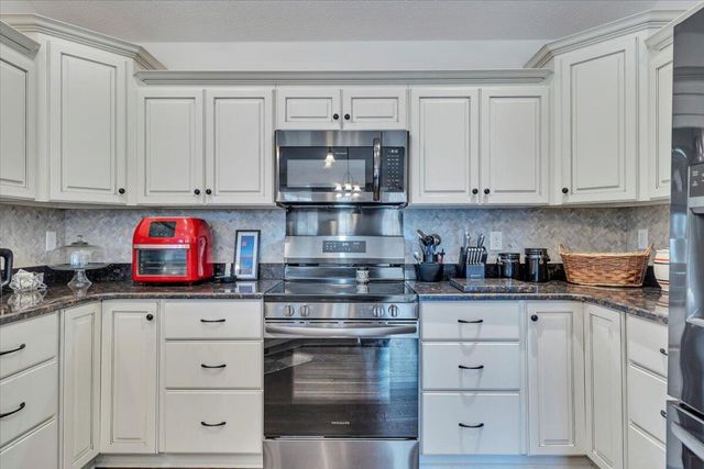 1074 Blueberry Hill CT, Vinton, VA 24179