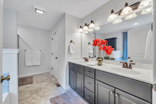 1074 Blueberry Hill CT, Vinton, VA 24179