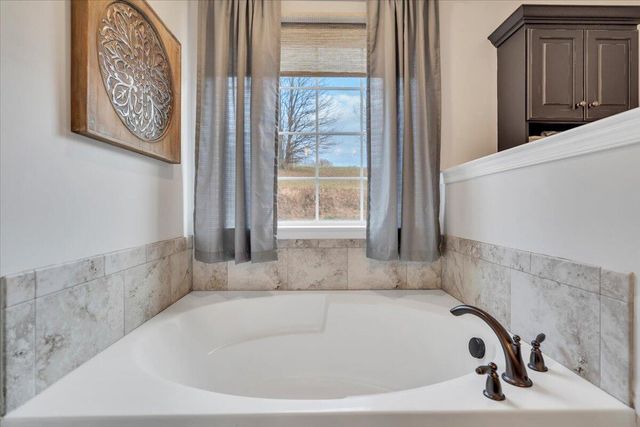 1074 Blueberry Hill CT, Vinton, VA 24179