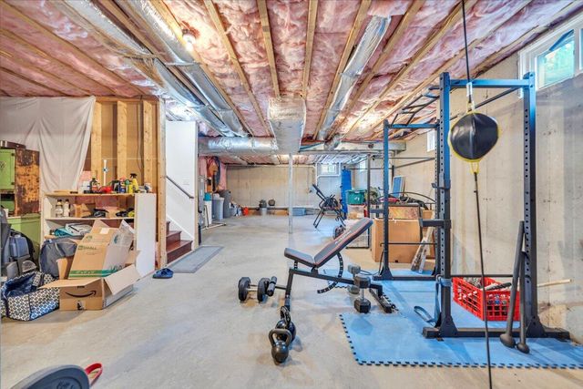 1074 Blueberry Hill CT, Vinton, VA 24179