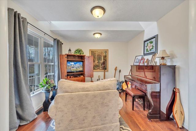 1074 Blueberry Hill CT, Vinton, VA 24179