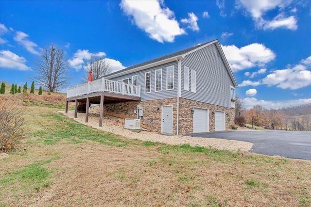 1074 Blueberry Hill CT, Vinton, VA 24179