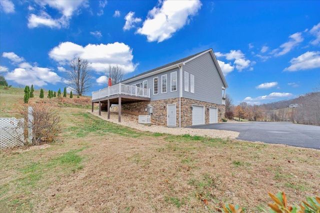1074 Blueberry Hill CT, Vinton, VA 24179
