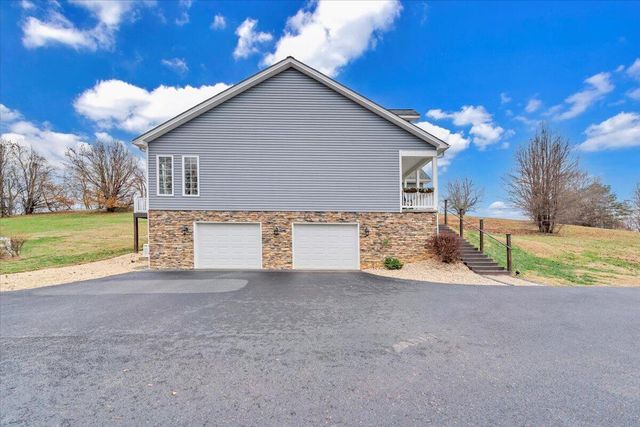 1074 Blueberry Hill CT, Vinton, VA 24179