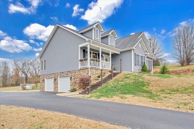 1074 Blueberry Hill CT, Vinton, VA 24179