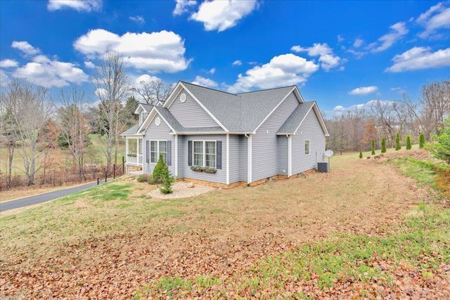 1074 Blueberry Hill CT, Vinton, VA 24179