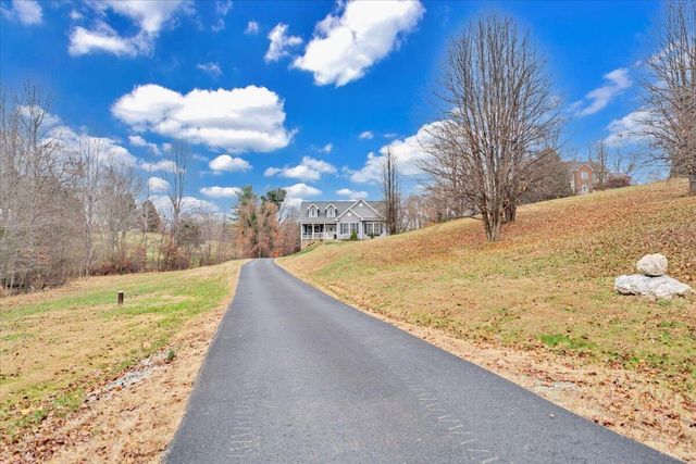 1074 Blueberry Hill CT, Vinton, VA 24179