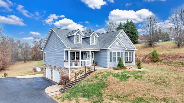 1074 Blueberry Hill CT, Vinton, VA 24179