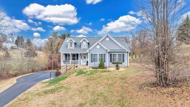 1074 Blueberry Hill CT, Vinton, VA 24179