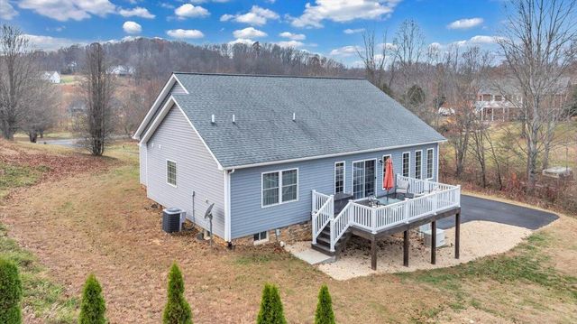 1074 Blueberry Hill CT, Vinton, VA 24179