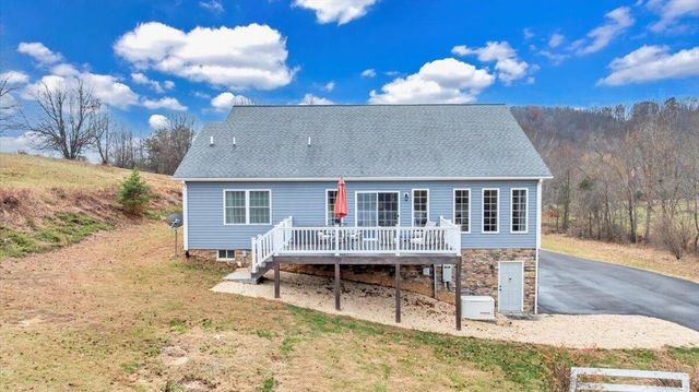 1074 Blueberry Hill CT, Vinton, VA 24179