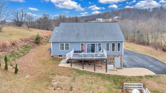 1074 Blueberry Hill CT, Vinton, VA 24179