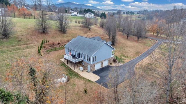 1074 Blueberry Hill CT, Vinton, VA 24179