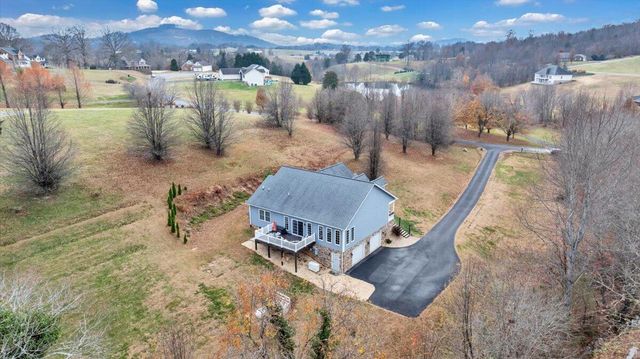 1074 Blueberry Hill CT, Vinton, VA 24179