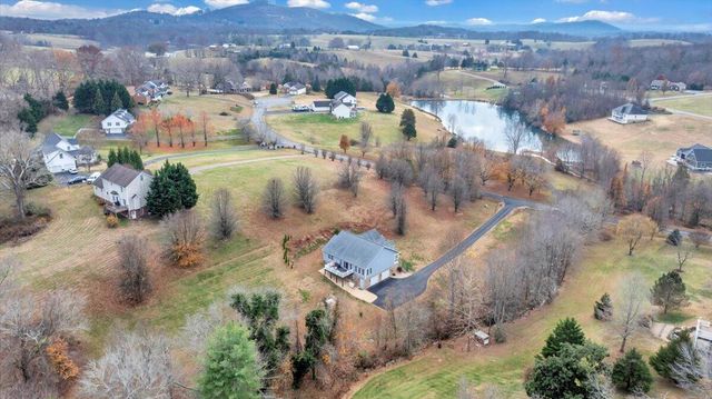 1074 Blueberry Hill CT, Vinton, VA 24179