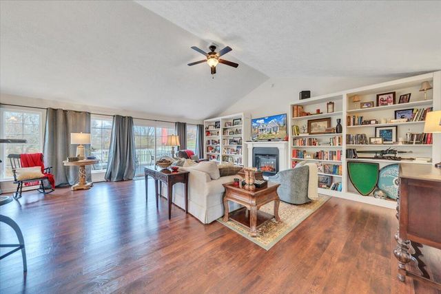 1074 Blueberry Hill CT, Vinton, VA 24179