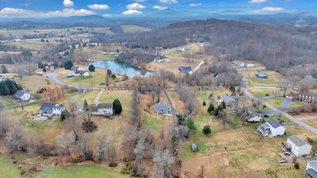 1074 Blueberry Hill CT, Vinton, VA 24179