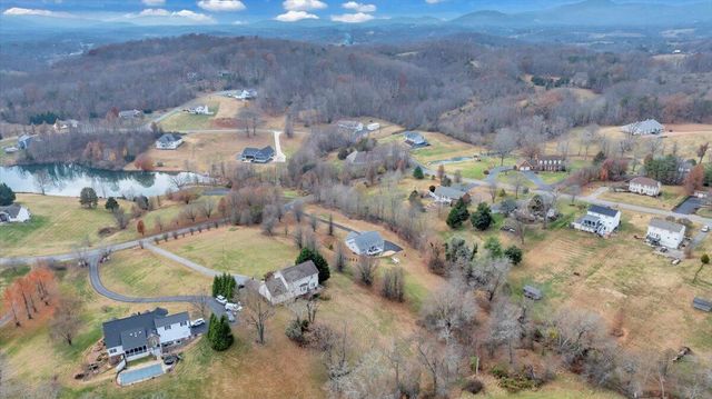 1074 Blueberry Hill CT, Vinton, VA 24179