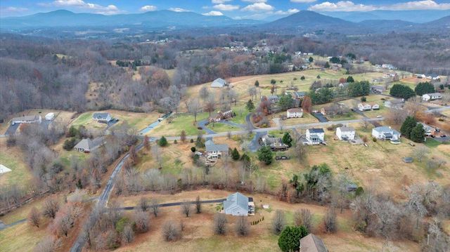 1074 Blueberry Hill CT, Vinton, VA 24179