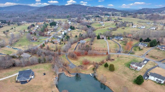 1074 Blueberry Hill CT, Vinton, VA 24179