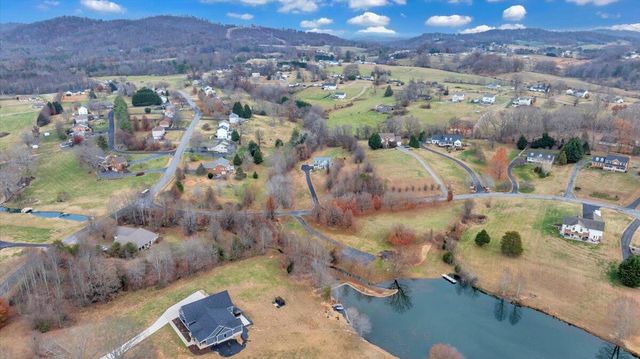 1074 Blueberry Hill CT, Vinton, VA 24179