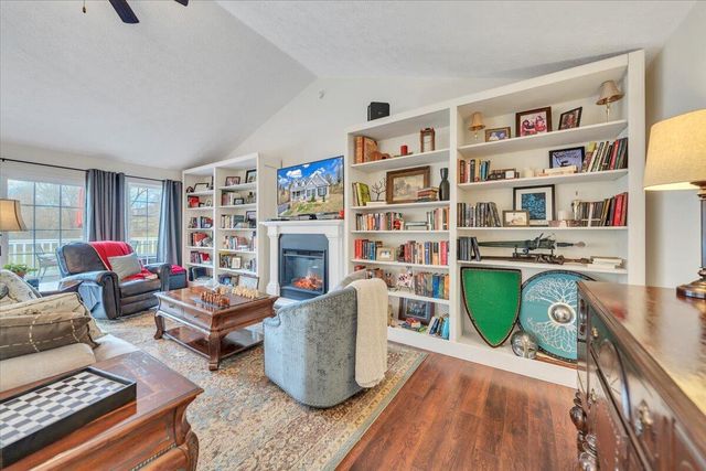 1074 Blueberry Hill CT, Vinton, VA 24179