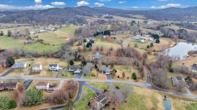 1074 Blueberry Hill CT, Vinton, VA 24179