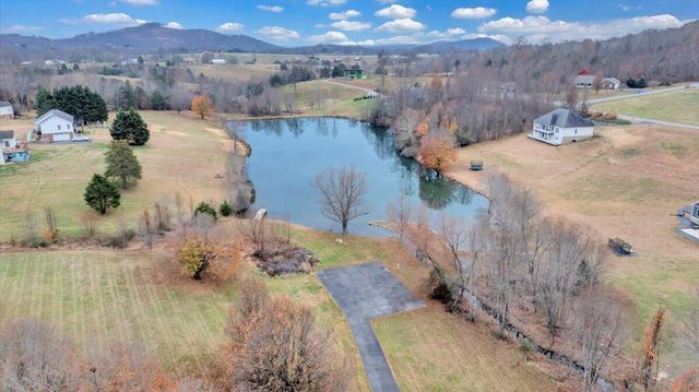 1074 Blueberry Hill CT, Vinton, VA 24179