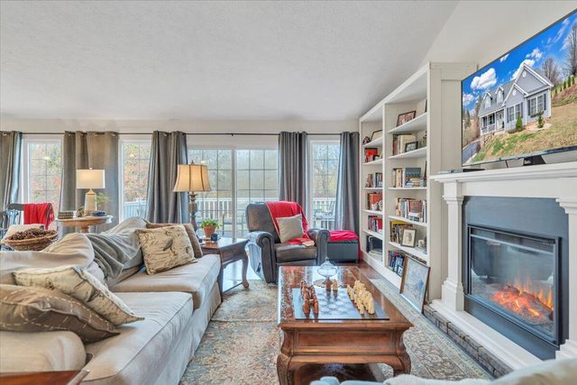 1074 Blueberry Hill CT, Vinton, VA 24179