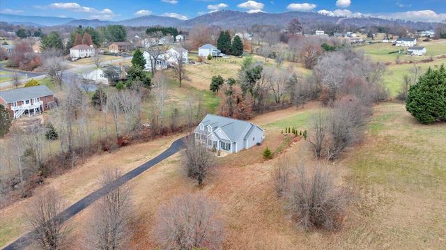 1074 Blueberry Hill CT, Vinton, VA 24179
