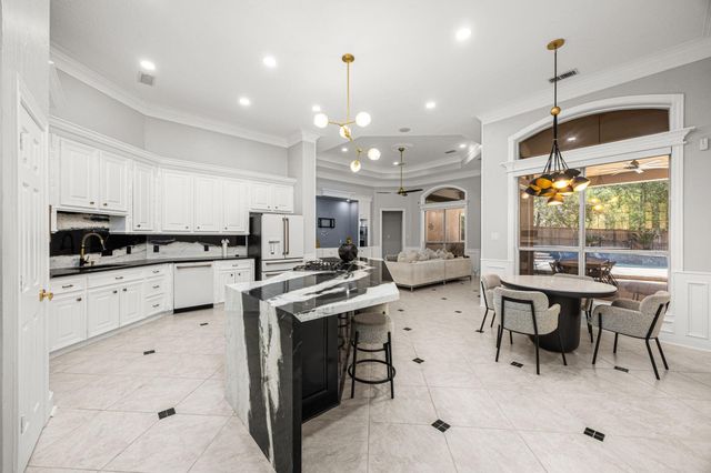 27 Morning Arbor Pl, The Woodlands, TX 77381