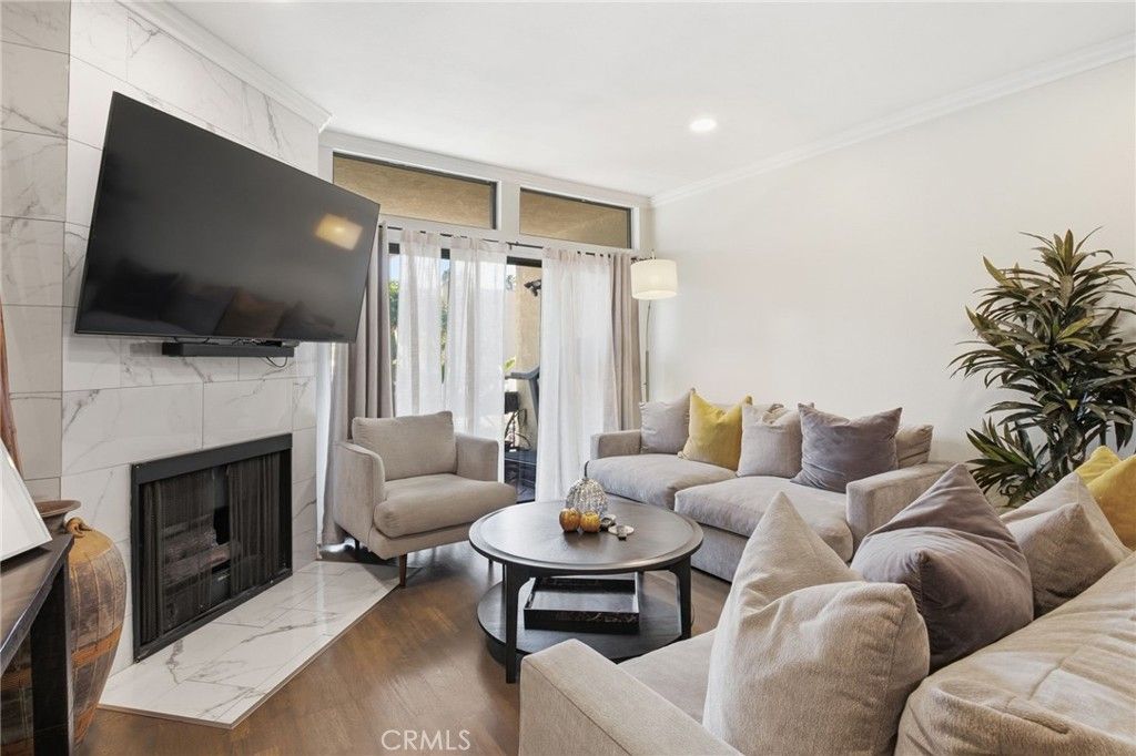 729 S Hobart Boulevard 11, Los Angeles, CA 90005 — exterior