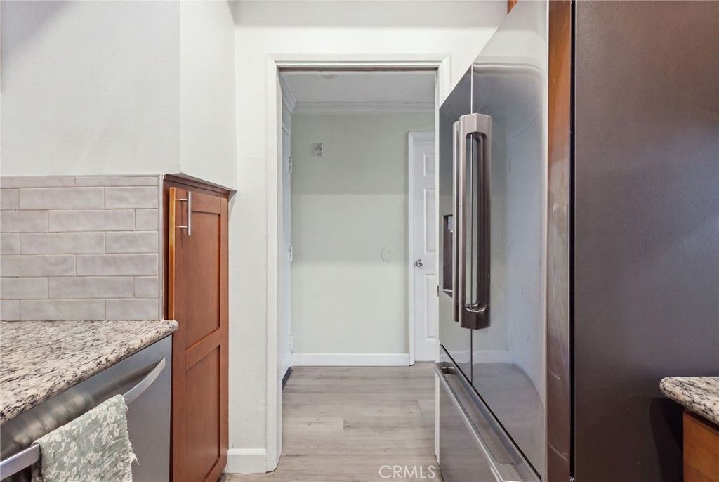 729 S Hobart Boulevard 11, Los Angeles, CA 90005 — photo 4